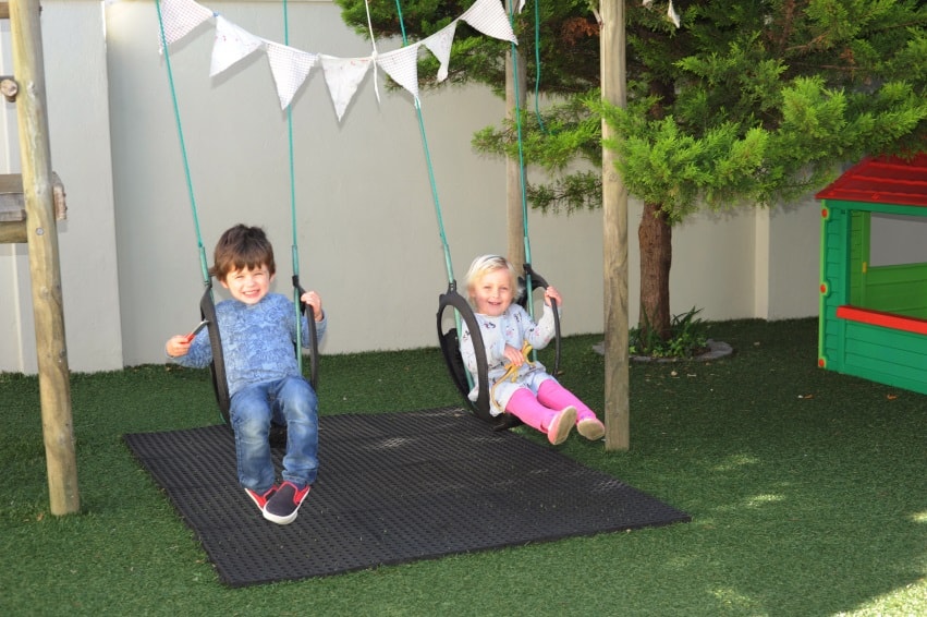 Outside area - swings